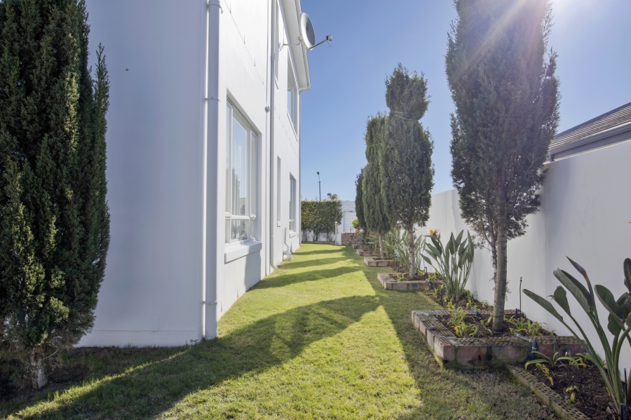 To Let 3 Bedroom Property for Rent in Sunset Beach Western Cape